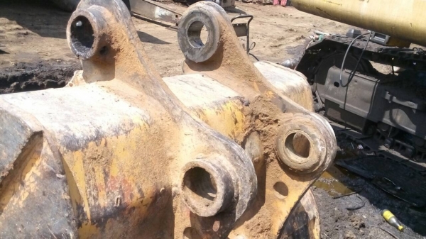 ขายบุ้งกี้เก่าสภาพสวย ใส่ได้หลายรุ่น  200โกเบโก้ กว้าง 115 ซม ขายไม่แพงครับ