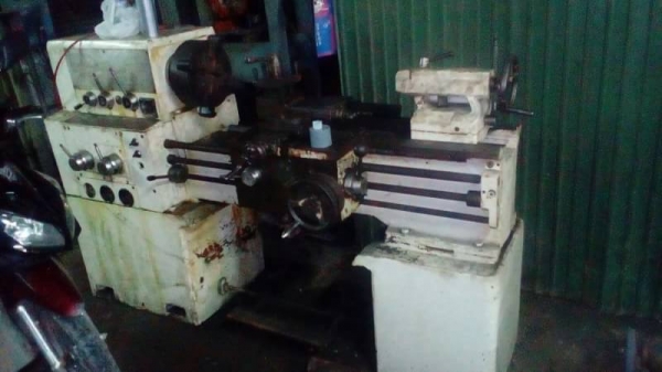 ขายเครื่องกลึง5ฟุต3เพลามีเบรคพร้อมใช้ราคาเบาๆครับ