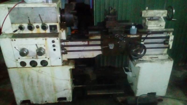ขายเครื่องกลึง5ฟุต3เพลามีเบรคพร้อมใช้ราคาเบาๆครับ
