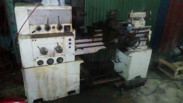 ขายเครื่องกลึง5ฟุต3เพลามีเบรคพร้อมใช้ราคาเบาๆครับ