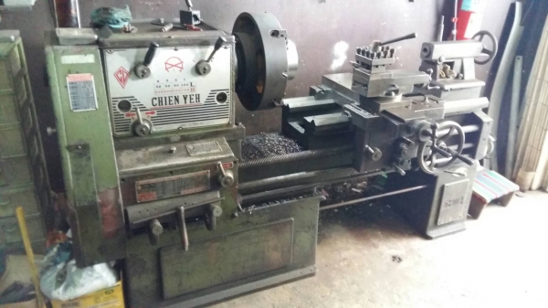 ขายกลึง6ฟุตหนักคอลึก900พร้อมใช้3เพลาราคาเบาๆครับ