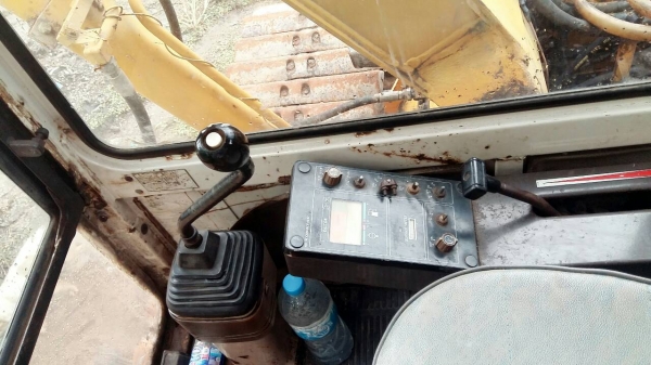 ขายรถแบคโฮ KOMATSU PC60-6L ตีนเป็ด ระบบไฟเต็ม แอร์พร้อม ราคา 650000