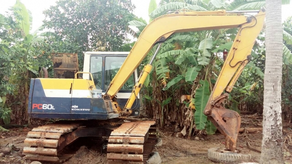 ขายรถแบคโฮ KOMATSU PC60-6L ตีนเป็ด ระบบไฟเต็ม แอร์พร้อม ราคา 650000 ขายรถแบคโฮ KOMATSU PC60-6L ตีนเป็ด ระบบไฟเต็ม แอร์พร้อม ราคา 650000