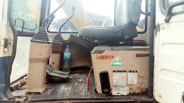 ขายรถแบคโฮ KOMATSU PC60-6L ตีนเป็ด ระบบไฟเต็ม แอร์พร้อม ราคา 650000 ขายรถแบคโฮ KOMATSU PC60-6L ตีนเป็ด ระบบไฟเต็ม แอร์พร้อม ราคา 650000