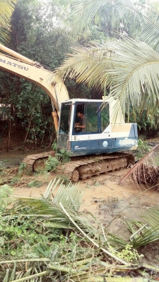 ขายรถแบคโฮ KOMATSU PC120-5 ระบบไฟเต็ม แอร์พร้อม ราคา 740000 ขายรถแบคโฮ KOMATSU PC120-5 ระบบไฟเต็ม แอร์พร้อม ราคา 740000