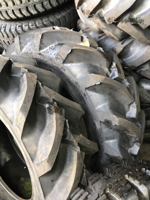 ยางรถไถ(ยางหล่อ)12.4-24 พร้อมส่งครับ ยางรถไถ(ยางหล่อ)12.4-24 พร้อมส่งครับ