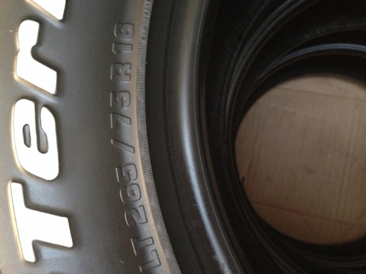 ขายยาง BF 265 75 r16 ปี11  1ชุด T.061-9030026