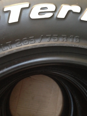 ขายยาง BF 265 75 r16 ปี11  1ชุด T.061-9030026