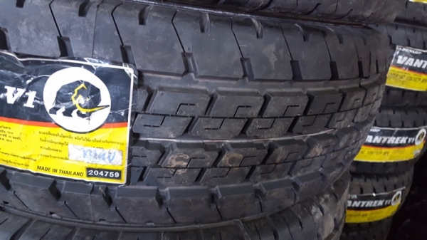ขายยางใหม่ปีเก่า 205R14 ปี 14 DUNLOP VANTREK V1 1/1600 บ