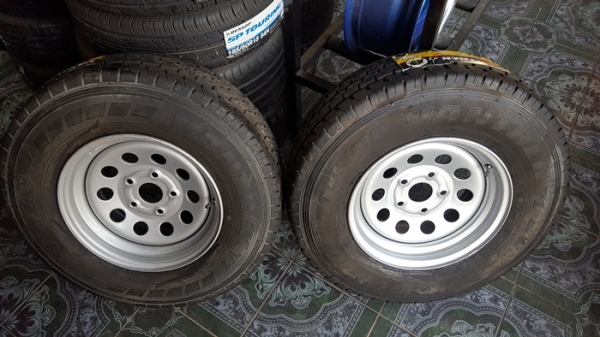 ขายล้อกะทะผ่าใหม่VIGO 5รูขอบ14x6.5 ยางใหม่ 2 ล้อ