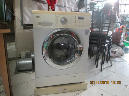 เครื่องชักผ้า LG ขายครับ สภาพดีมาก  รับประกันใช้ได้ปกติ
