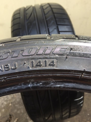 ขายยาง BRIDGESTONE POTENZA RE050A 235-35-19 ปี14 ดอกหนาจัด ไม่มีตำหนิ คู่ละ 5,500 บาท
