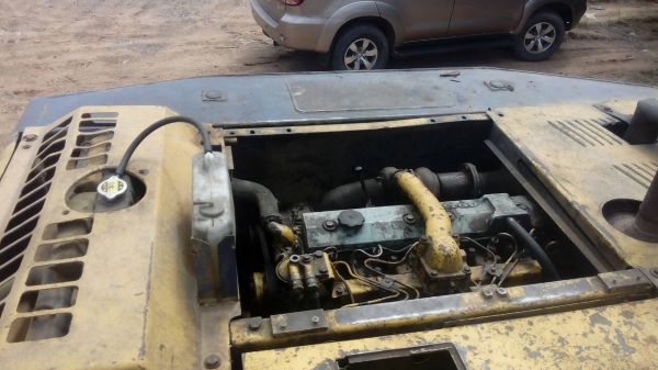 ขายKOMATSU PC200-5 เอกสารอินวอย ไฟฟ้าเต็ม โช่ใบหนาเอวแน่นบูมอาร์มสววไม่มีปะ เครื่องปั้มแรง 565,000บ.สนใจติดต่อ 0835601591 หรือ 0903494058