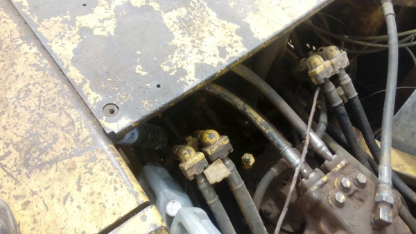 ขายKOMATSU PC200-5 เอกสารอินวอย ไฟฟ้าเต็ม โช่ใบหนาเอวแน่นบูมอาร์มสววไม่มีปะ เครื่องปั้มแรง 565,000บ.สนใจติดต่อ 0835601591 หรือ 0903494058