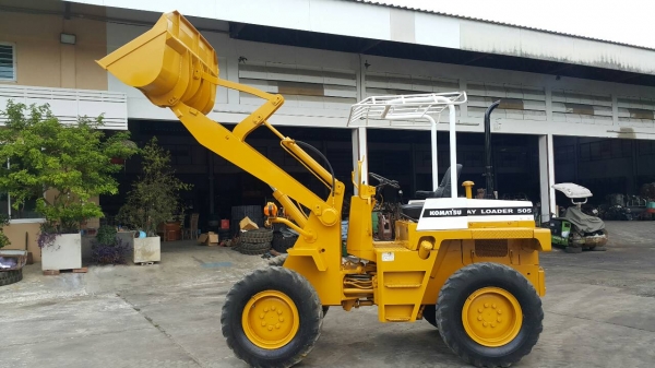 ขาย รถตัก KOMATSU รุ่น 505 มือสองญี่ปุ่น  ตักได้ 1คิว สองเพลา เอวอ่อน เกียร์ทอร์ค  เช็คระบบแล้ว แรงดี เบรคดีมาก พร้อมใช้งาน มือถือ/LINE ID : 0818753444