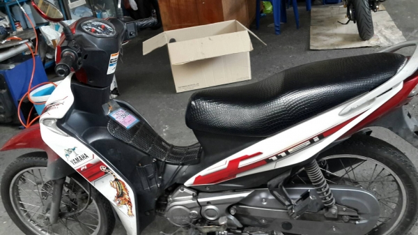ขาย Yamaha Spark 115 i สตาร์ทมือ ปี 57 เครื่องดีเดิมๆไม่หลวม ชุดสีใช้ได้ (รถเป็นป้ายเหลืองยกเลิกแล้ว) เล่มพร้อมชุดโอน