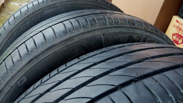 ขายยาง MICHELIN PRIMACY 3 ST ขนาด 195/65/15 ยางสด นิ่มๆปี 2015 สวยๆ ลดราคา เหลือ4000 บาท