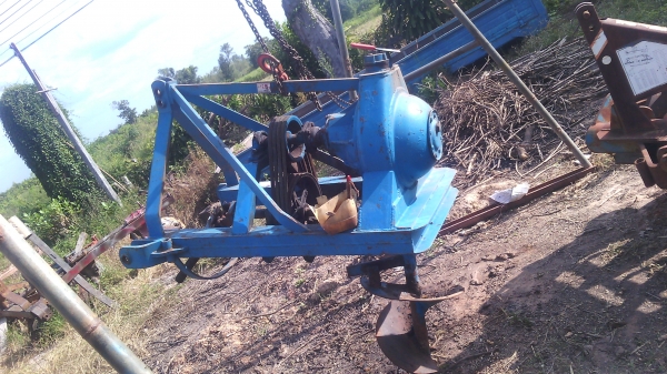 ขายเครื่องเจาะหลุม รถไถ