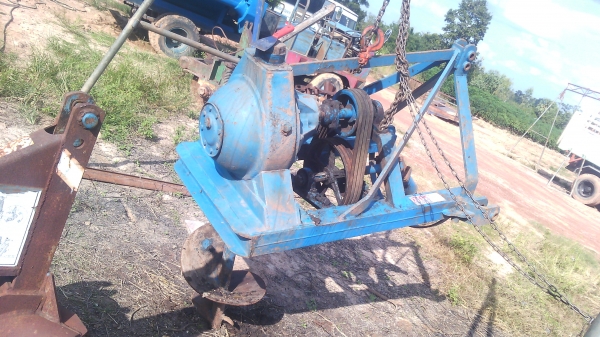 ขายเครื่องเจาะหลุม รถไถ