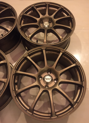 ล้อADVAN ขอบ17 สภาพสวย ไม่มีซ่อม ราคาไม่แพง