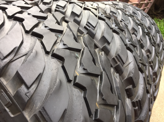 ยาง Mud Bridgestone 265 75 16 กลางปี13 พร้อมใช้งาน ราคาไม่แพง