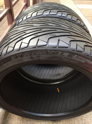 ยางคู่ Triangle 265 35 18 กลางปี15 ดอกเต็ม ไม่มีปะ ไม่มีกินข้าง ใช้ยาว ราคาไม่แพง