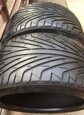 ยางคู่ Triangle 265 35 18 กลางปี15 ดอกเต็ม ไม่มีปะ ไม่มีกินข้าง ใช้ยาว ราคาไม่แพง