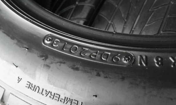 195/55R15  NITTO NT555 EXTREM ZR  ชุด 4 เส้น tel. 081-427-3941