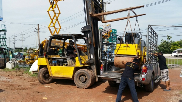 tractor-backhoe ได้จัดส่งรถบดดินเอวออ่นแบบนั่งขับน้ำหนักบดอัดสั่นสะเทือน2-3ตันไปลำพูน เรียบร้อยแล้วค