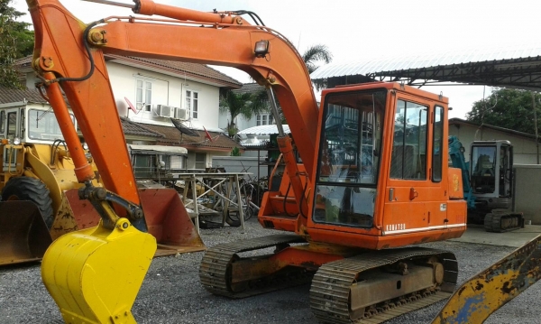 ต้องการขายรถขุดยี่ห้อ KOMATSU-PC60-5 รถนอกนำเข้าจากญี่ปุ่น