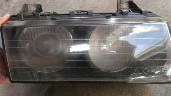 ไฟคู่หน้าBMW 318I E36 คู่ละ1000บาทอยู่ดอนเมือง TEL0890671028 IDline0890671028