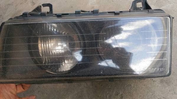 ไฟคู่หน้าBMW 318I E36 คู่ละ1000บาทอยู่ดอนเมือง TEL0890671028 IDline0890671028