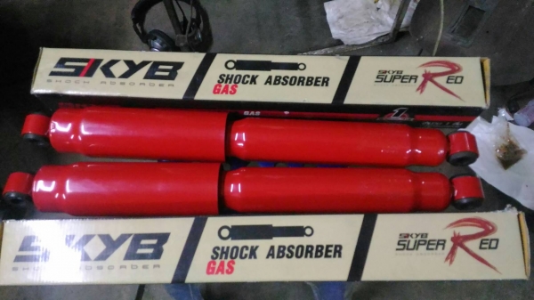 โช๊คหลังคายาบ้าซุปเปอร์เรด ใส่มิตซูไทรทัน L200ไซโคลน อีซุดีแมก คู่ละ1500บาทอยู่ดอนเมือง TEL0890671028 IDline0890671028