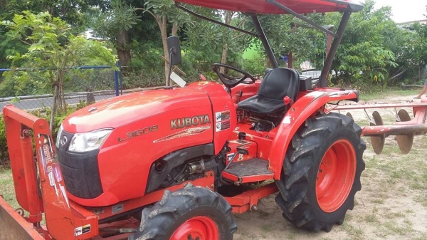 ขายรถไถ KUBOTA L3608 อุปกรณ์ ดันหน้า ผานหลัง สภาพสวยพร้อมใช้งาน เอกสารเล่มทะเบียนพร้อมโอน ราคา280,000 สนใจโทร 090-8588220คุณนะ 093-3258446คุณบิว หรือเข้าดูสินค้าอื่นๆได้ที่ www.narong2truck.com หรือ www.truck.in.th/498 หรือเพจFacebook ณรงค์ ซื้อขายรถมือสอ