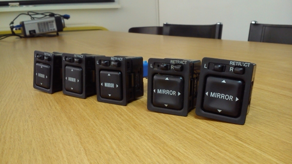 สวิทช์ ปรับควบคุมกระจกมองข้าง และพับกระจกมองข้าง ของรถ TOYOTA สวิทช์ ปรับควบคุมกระจกมองข้าง และพับกระจกมองข้าง ของรถ TOYOTA