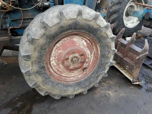 รถไถฟอร์ด6600 มีเล่มทะเบียน 2เพลา พร้อมดุนหน้าหางไถ รถไถฟอร์ด6600 มีเล่มทะเบียน 2เพลา พร้อมดุนหน้าหางไถ