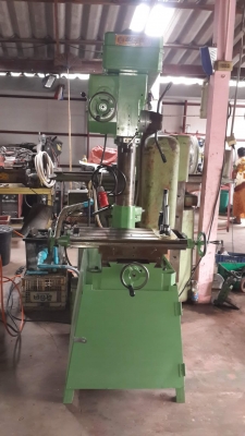 ขายครับขายเครื่อง มิลลิ่ง &amp; เจาะ โอโต้ เรียว mos no.4 - สามารถใช้เจาะได้ถึง 2" เหมาะกับงานเจาะแบบหนักๆ มีโอโต้ เจาะ อัตตราการป้อนกิน 0.05 - 0.15 /rpm. -ระยะสไลด์ X,Y = 250&times;500 แน่น นิ่ม แกน Z สูง 45 CM. -รอบควาทเร็ว 55 - 2070 rpm. 12 ระดับ