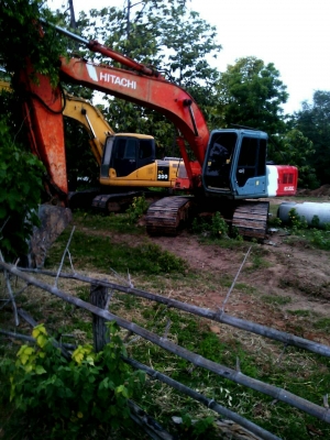 ขายรถแบคโฮ ฮิตาชิEX200_3 ไฟฟ้าเต็มมีเล่มทะเบียนสภาพดี