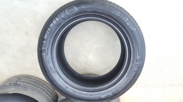 ขายยาง235/55/17 ปี 14 MICHERLIN 3ST 2 เส้น ขายยาง235/55/17 ปี 14 MICHERLIN 3ST 2 เส้น