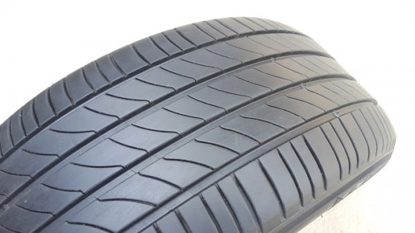 ขายยาง235/55/17 ปี 14 MICHERLIN 3ST 2 เส้น ขายยาง235/55/17 ปี 14 MICHERLIN 3ST 2 เส้น