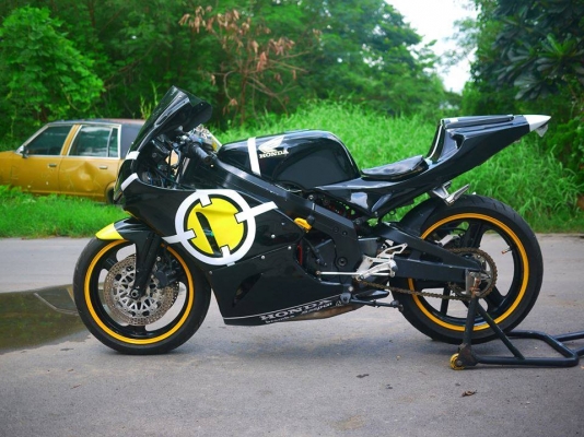 ขาย Honda Cbr400 พร้อมทะเบียนแท้ แฟริ่ง Rc212 รถสวย สีใหม่เพิ่งทำมา เครื่องสดๆ พร้อมท่อสูตรลั่นๆ