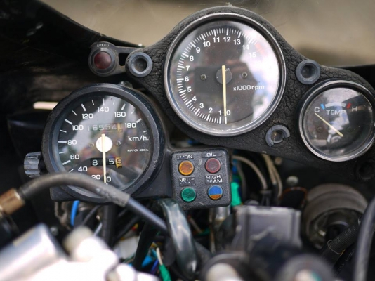 ขาย Honda Cbr400 พร้อมทะเบียนแท้ แฟริ่ง Rc212 รถสวย สีใหม่เพิ่งทำมา เครื่องสดๆ พร้อมท่อสูตรลั่นๆ