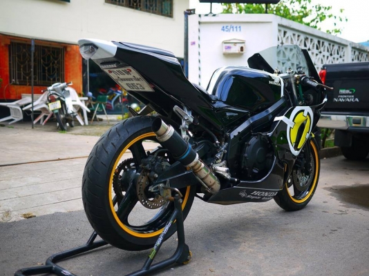 ขาย Honda Cbr400 พร้อมทะเบียนแท้ แฟริ่ง Rc212 รถสวย สีใหม่เพิ่งทำมา เครื่องสดๆ พร้อมท่อสูตรลั่นๆ