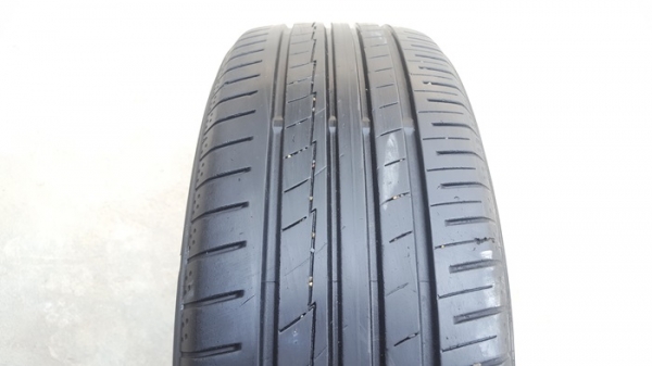 ขายยาง205/45/17 ปี 3314 YOKOHAMA BluEurth-1 2 เส้น