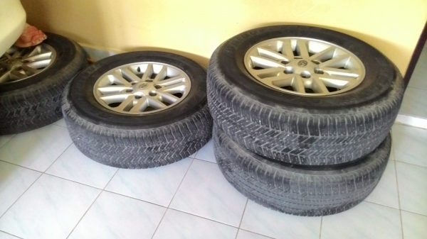 ขายแม็กซ์ BMC ขอบ 17 พร้อมยาง 6,500 แบ่งกันใช้ครับสนใจต่รองราคาได้ครับ ขายแม็กซ์ BMC ขอบ 17 พร้อมยาง 6,500 แบ่งกันใช้ครับสนใจต่รองราคาได้ครับ