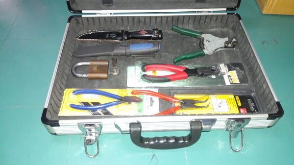 ขายกระเป๋าอลูมิเนียมใส่เครื่องใส่ของใช้ได้ขนาดใหญ่มือสองสภาพดี