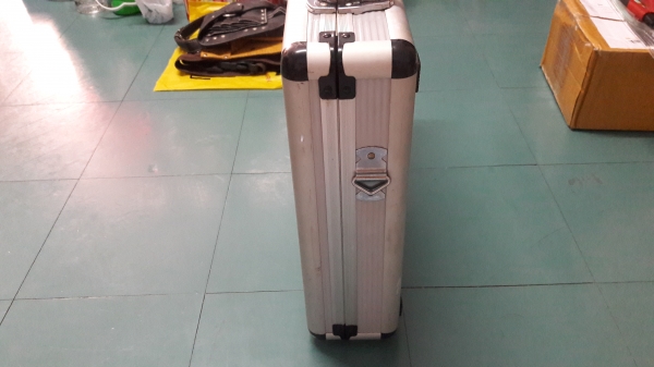 ขายกระเป๋าอลูมิเนียมใส่เครื่องใส่ของใช้ได้ขนาดใหญ่มือสองสภาพดี