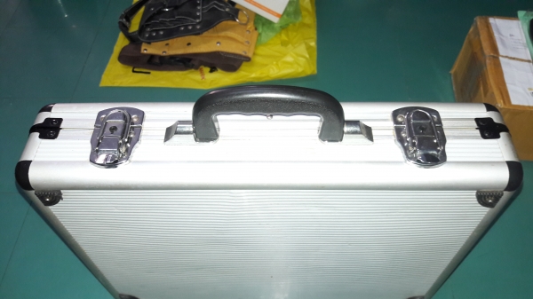 ขายกระเป๋าอลูมิเนียมใส่เครื่องใส่ของใช้ได้ขนาดใหญ่มือสองสภาพดี