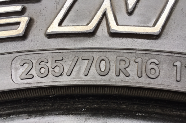 ยาง Toyo 265 70 16 กลางปี14 พร้อมใช้งาน ราคาไม่แพง