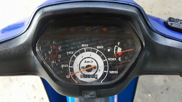 HONDA WAVE 100S รุ่นไมล์ลาย 9,900 บาท